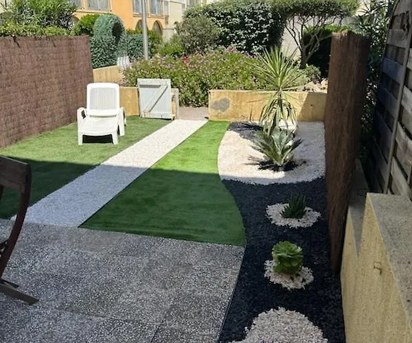 Appartement T2 Avec Son Rez De Jardin De 40 M2 5 Couchages 250M De La Plage Et 15Km De L\'Arena
